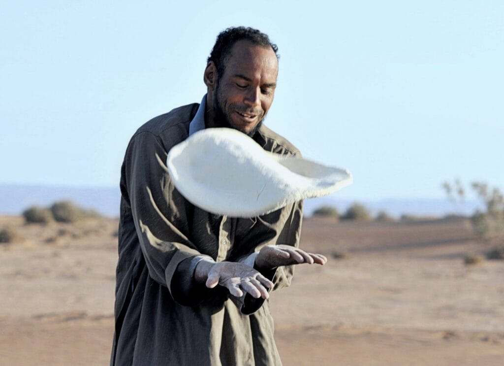 Activities tour: One-day desert tour – camel caravan with picnic lunch